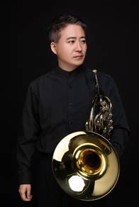 图片包含 乐器, 音乐, 人, 男人 AI 生成的内容可能不正确。